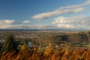 Image of: The view from on top of Moncrieffe Hill. It overlooks Perth city with mountains in the distance