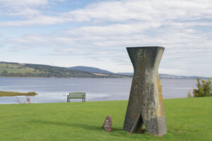 Image of: A sculpture at Dingwall